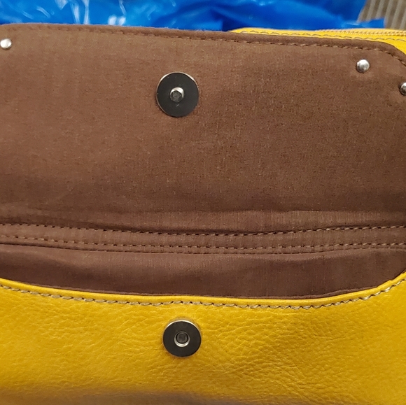 Women's Mustard Crossover Bag - Picture 7 of 8